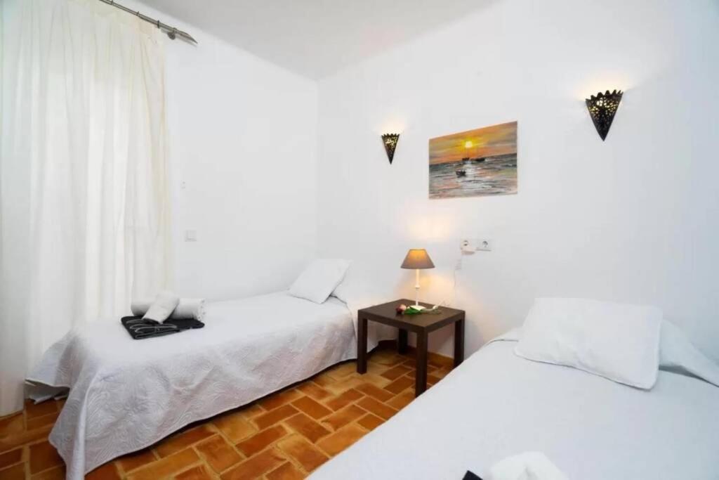 4 Persoons Bungalow Met Gemeenschappelijk Zwembad 테울라다 외부 사진