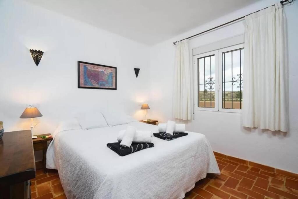 4 Persoons Bungalow Met Gemeenschappelijk Zwembad 테울라다 외부 사진