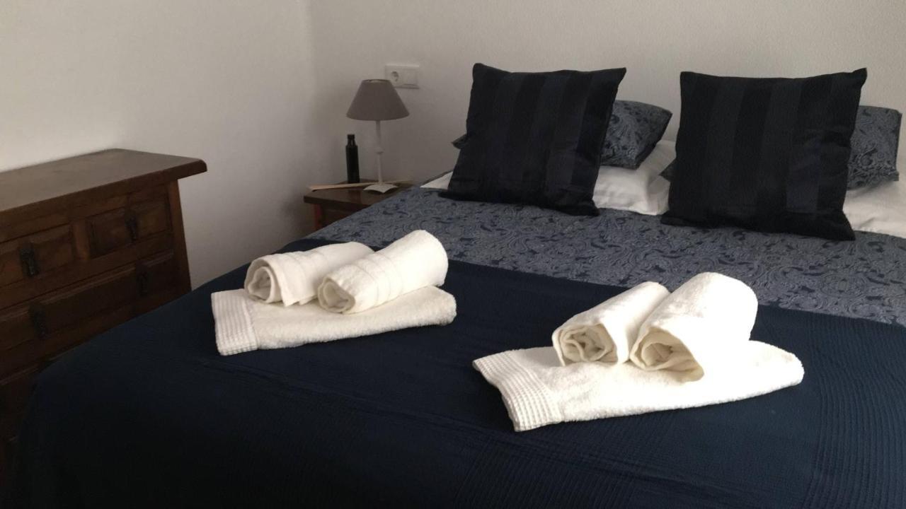 4 Persoons Bungalow Met Gemeenschappelijk Zwembad 테울라다 외부 사진