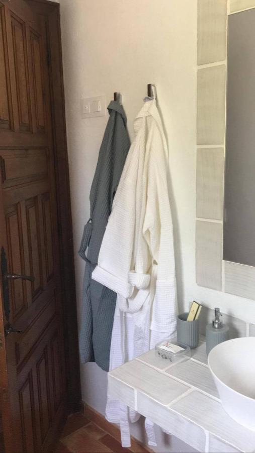 4 Persoons Bungalow Met Gemeenschappelijk Zwembad 테울라다 외부 사진